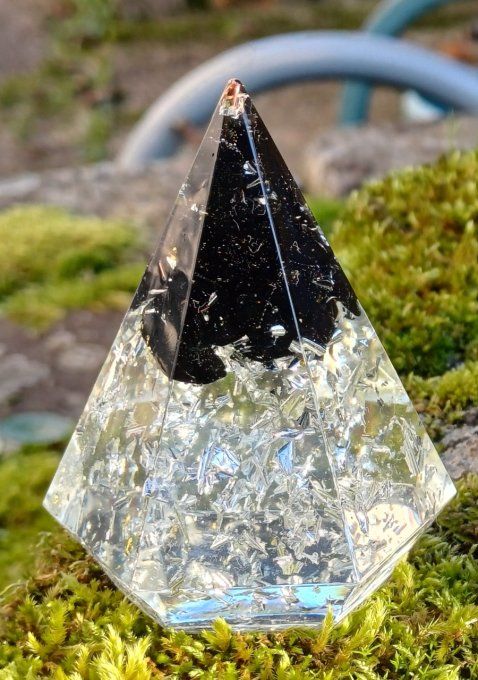 Pyramide 6 côtés-orgonite "Isis"- Tourmaline - Protège nettoie  